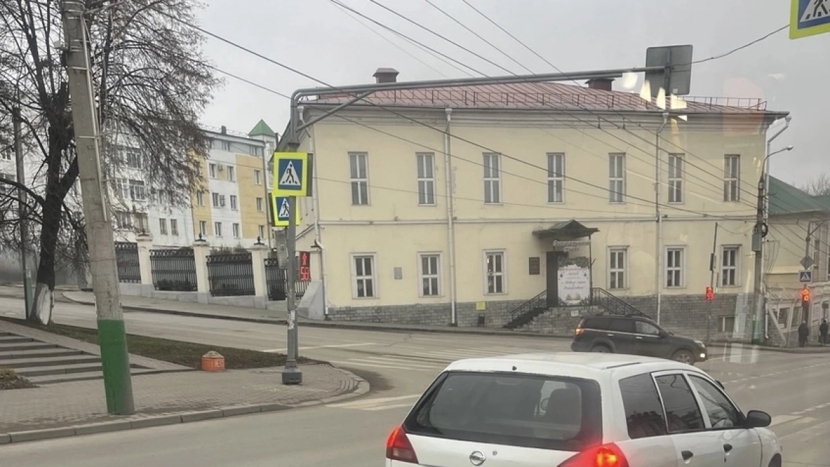 На ул. Карла Маркса загорелись электрощитовые сразу на трех этажах