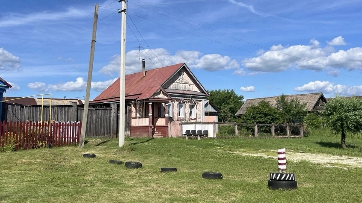 В Камешкирском районе проверили, как ведутся работы по благоустройству общественных территорий и ремонту Дома культуры 
