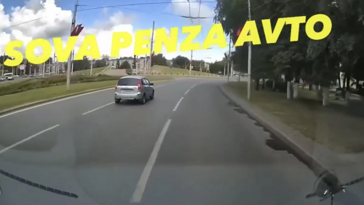 В Сети появилась видеозапись, на которой виден момент страшного ДТП у памятника Победы