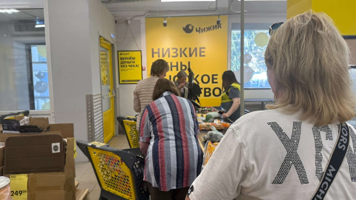В "Чижик" зашла не зря: напольный светильник в золоте за 1299 руб, стильная пижама из хлопка за 1329 руб - классные и полезные вещи для дома