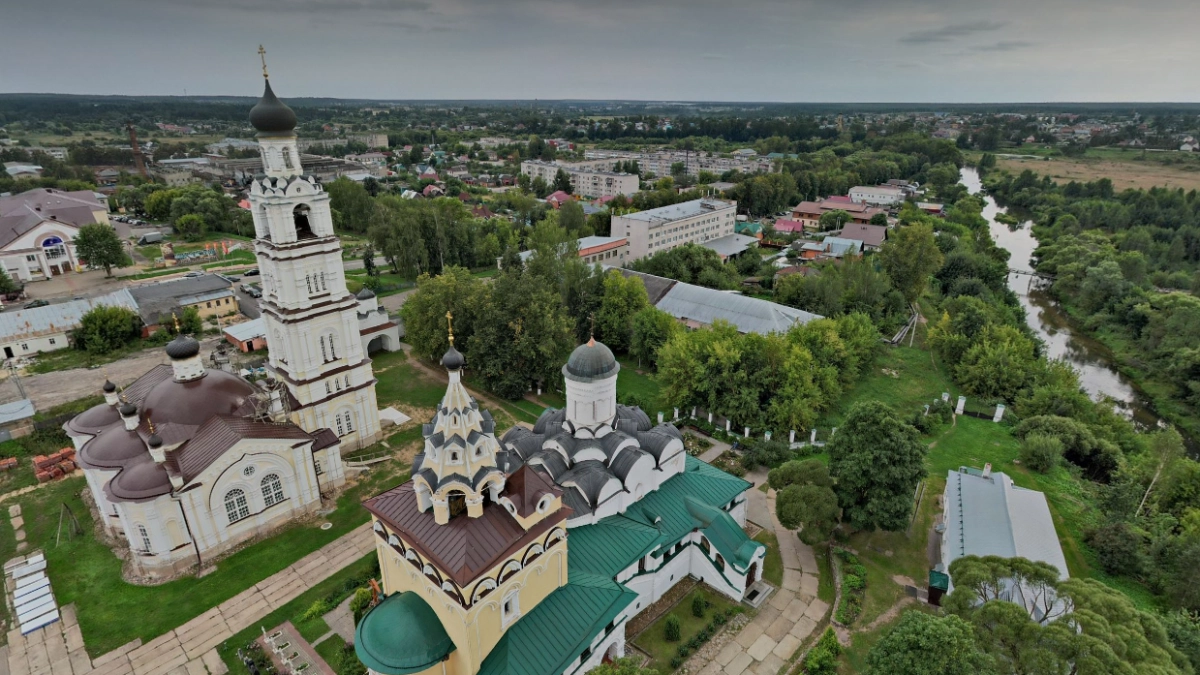 Город, основанный в 1678 году: купеческие особняки, торговые ряды 19 века и старинный монастырь - красиво, а туристов совсем нет