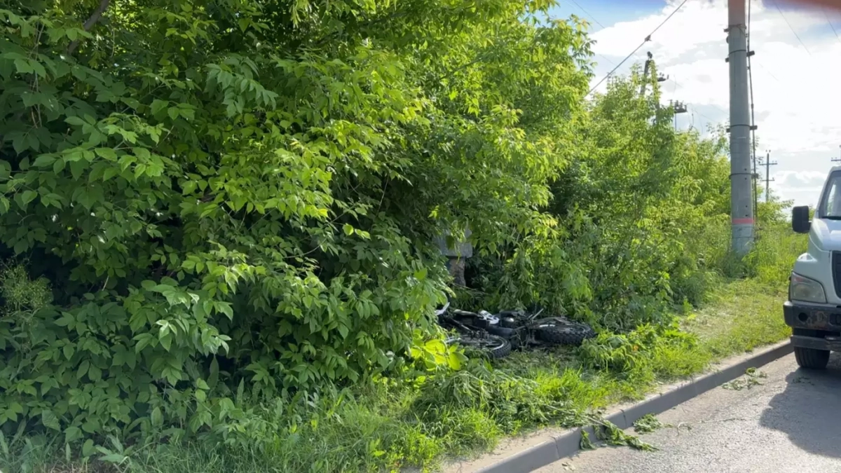 В микрорайоне Арбеково на Ладожской произошла авария с участием юного питбайкера 