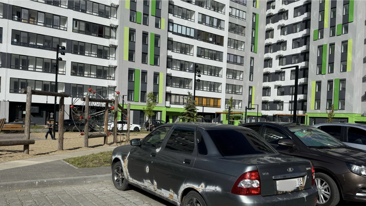 Стало известно, как законно убрать брошенный автомобиль из двора