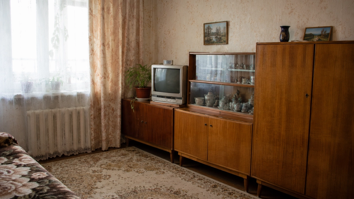 Старую советскую тумбу не выбрасываю: показываю, какой яркий акцентный предмет интерьера из нее можно сделать - стиль класса "люкс" 