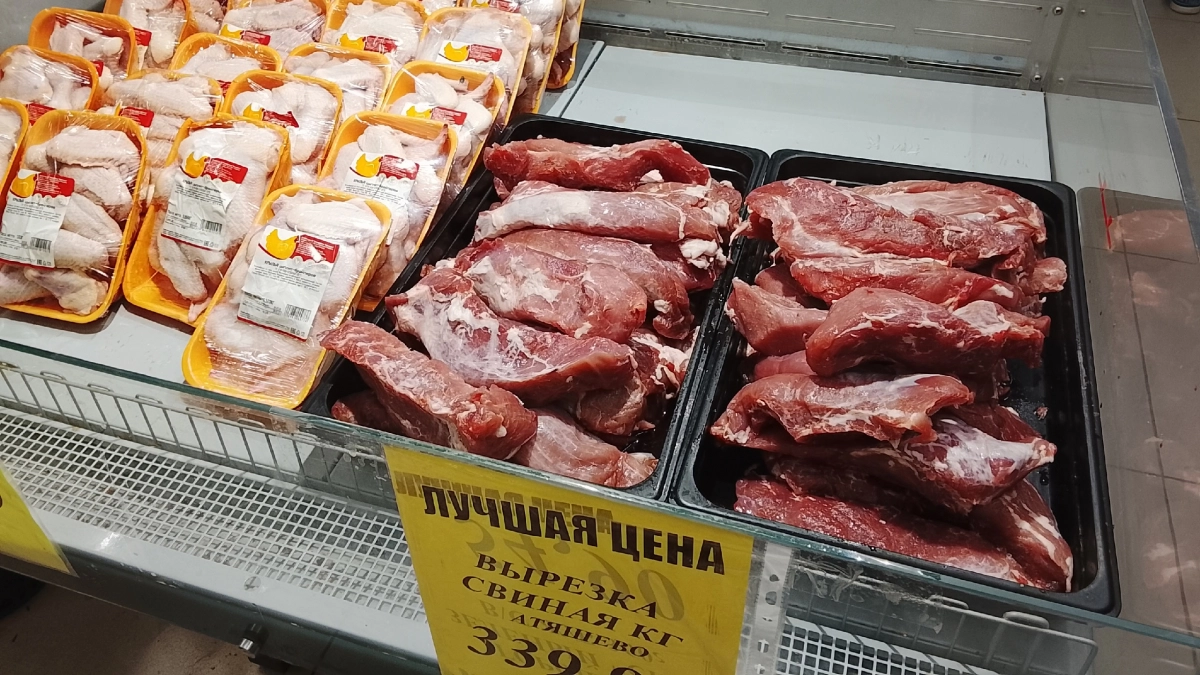Какую свинину завозят в магазин "Светофор": вот откуда туда поступает такое "дешевое" мясо - все выяснила, рассказываю