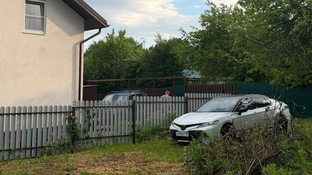Заборы из профлиста и дерева больше не в моде: в 2026 году знающие люди выбирают этот практичный и стильный вариант