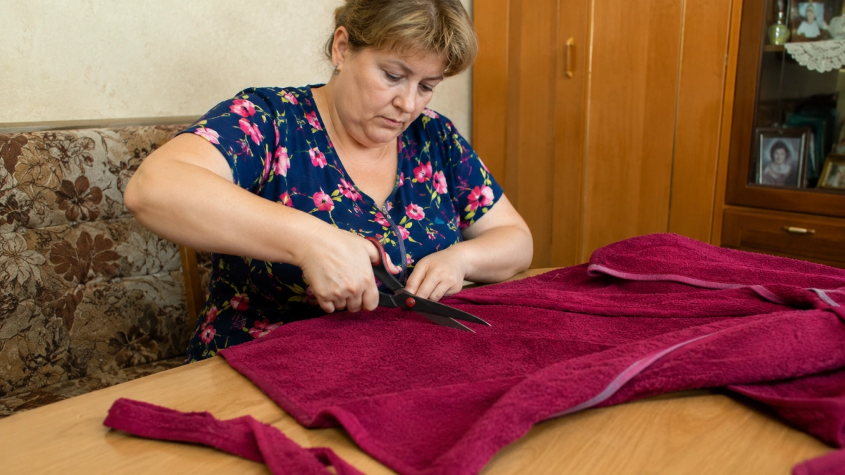 Старый махровый халат не выбрасываю: показываю, какую современную красоту из него можно сделать - 8 простых и нужных идей
