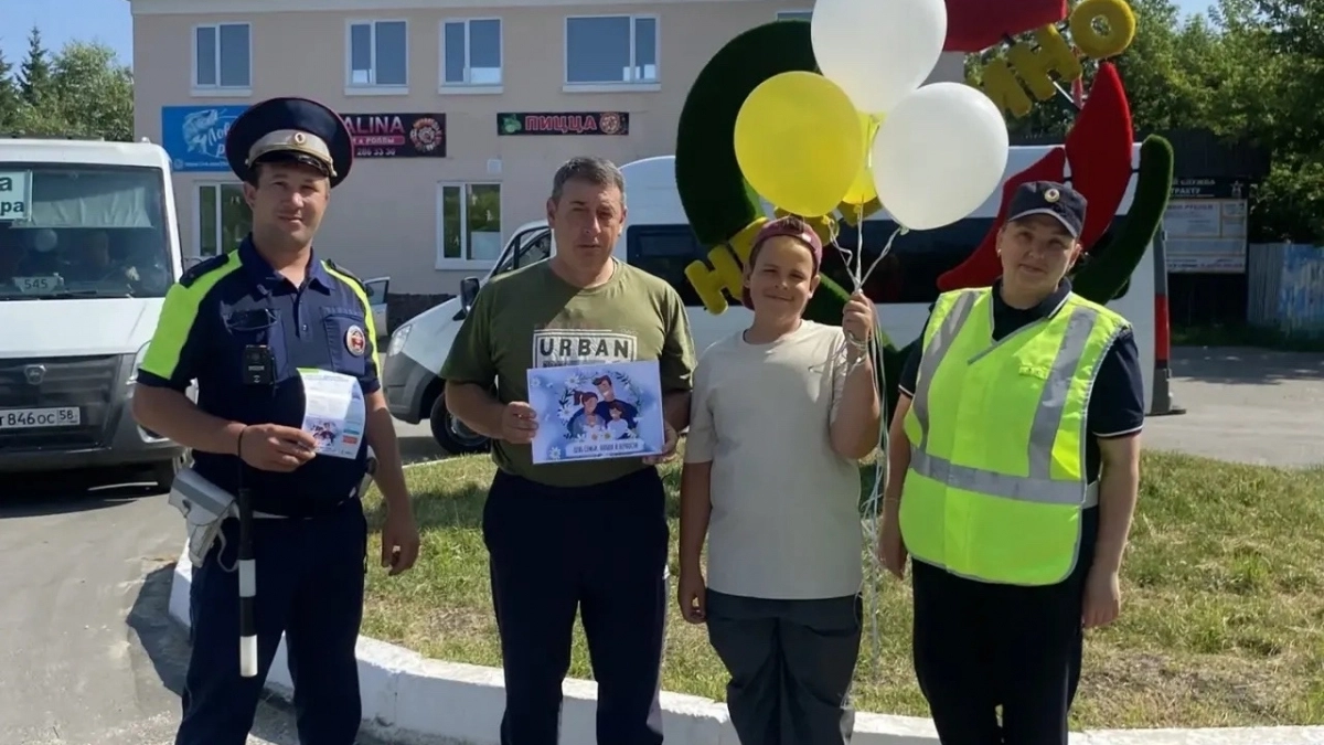 Водителей трех районов Пензенской области поздравили с теплым семейным праздником
