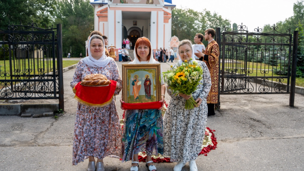 Митрополит Серафим обновил иконостас пензенского храма в день Петра и Павла