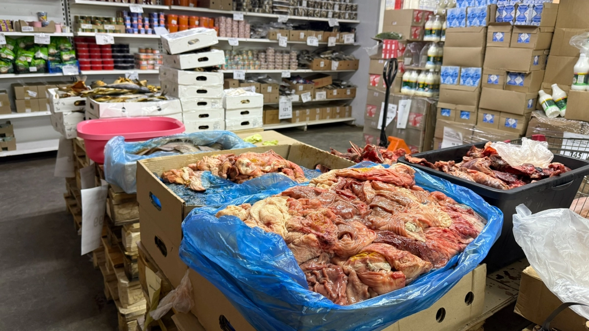 Свинина по 200 рублей и шампиньоны по 150: в «Светофоре» мощный завоз к выходным, полки завалены новинками