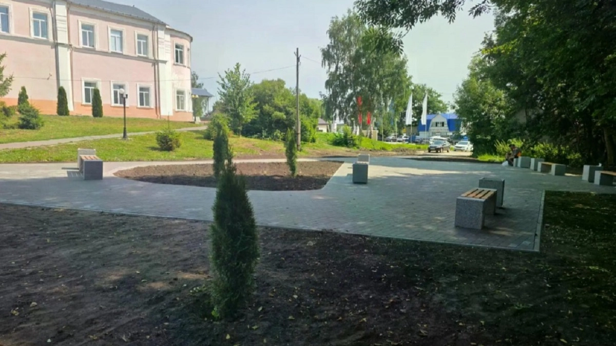 Жители Вадинска могут гулять по современной площади Ленина 