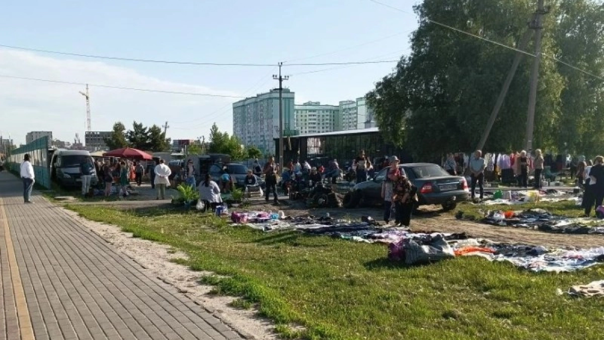 В Терновке ограждают блошиный рынок