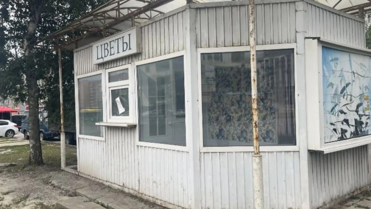 В Пензе на пр-те Строителей демонтировали незаконно установленный ларек