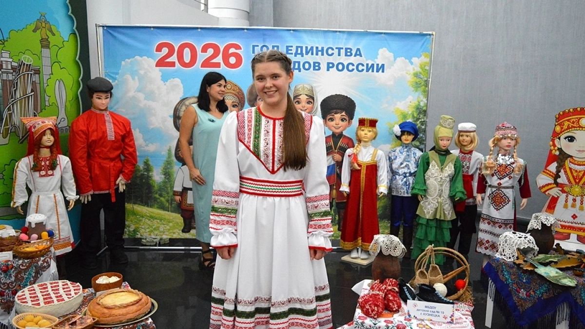 Куклы в народных костюмах и лепка из соленого теста: педагог из Кузнецка Вероника Лукьянова покоряет Россию