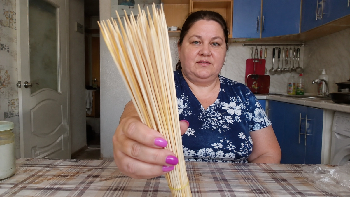 Бамбуковые шпажки из Fix Price беру сразу по 100 штук: мясо на них не нанизываю  — 7 полезных применений дома и на даче 