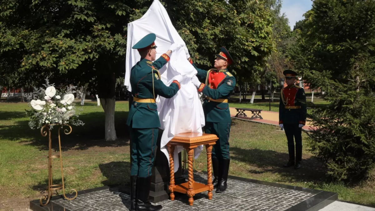В Пензе увековечили память Александра Невского и заложили капсулу времени к 100-летию Победы