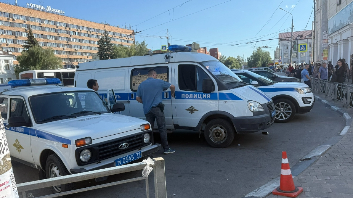 Пензячка, пытаясь защитить мужа, ударила полицейского охотничьим ножом