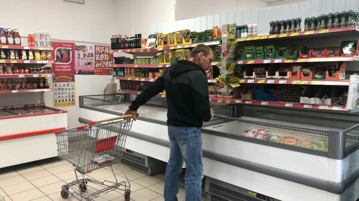 В Пензе 18-летний парень угнал из супермаркета детскую тележку ради романтической поездки