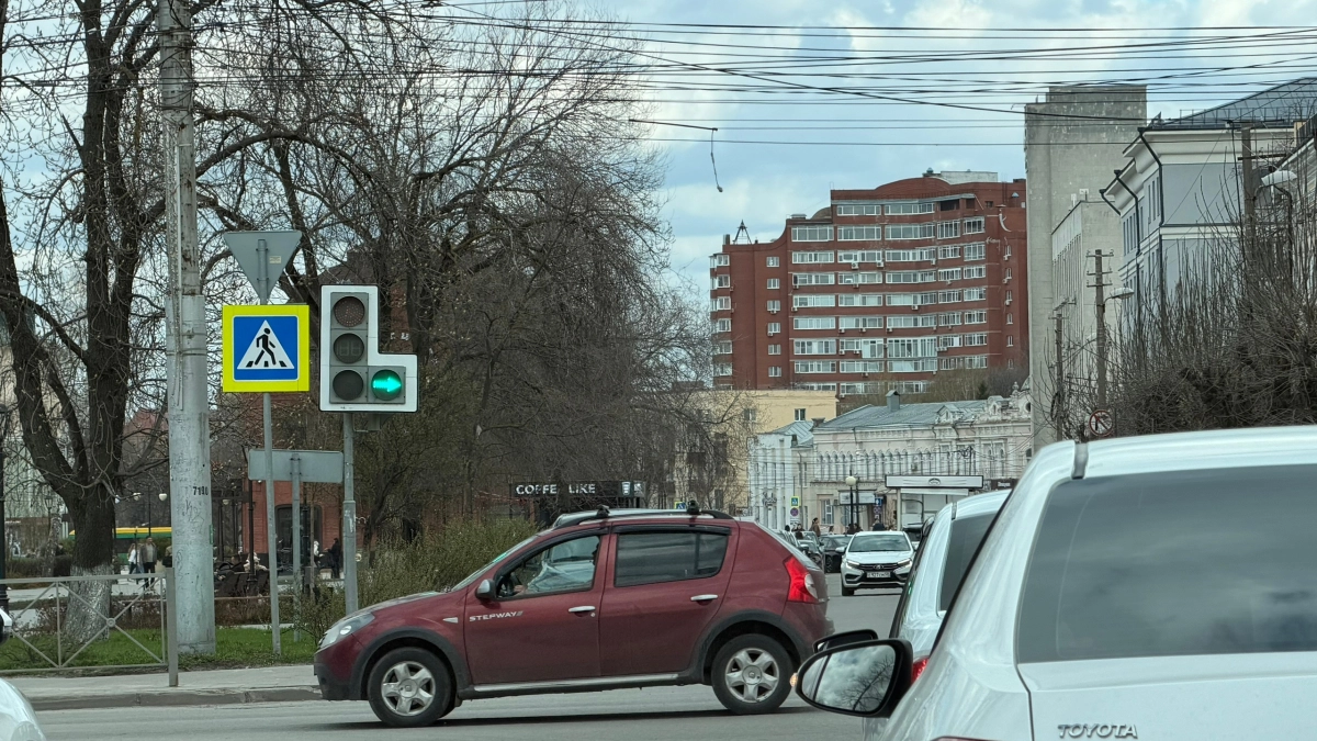 В Пензе на улице 8 Марта перевернулся SsangYong Kyron, есть пострадавший