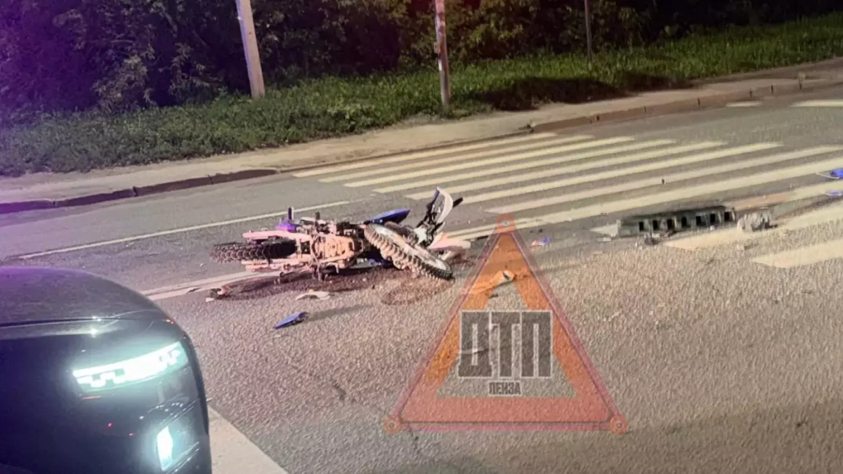 В Пензе иномарка снесла мотоцикл с пассажиркой