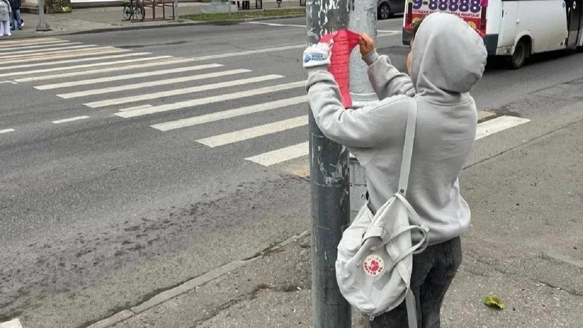«Неуважение к городу»: в Пензе наказали школу танцев за объявления на фасадах