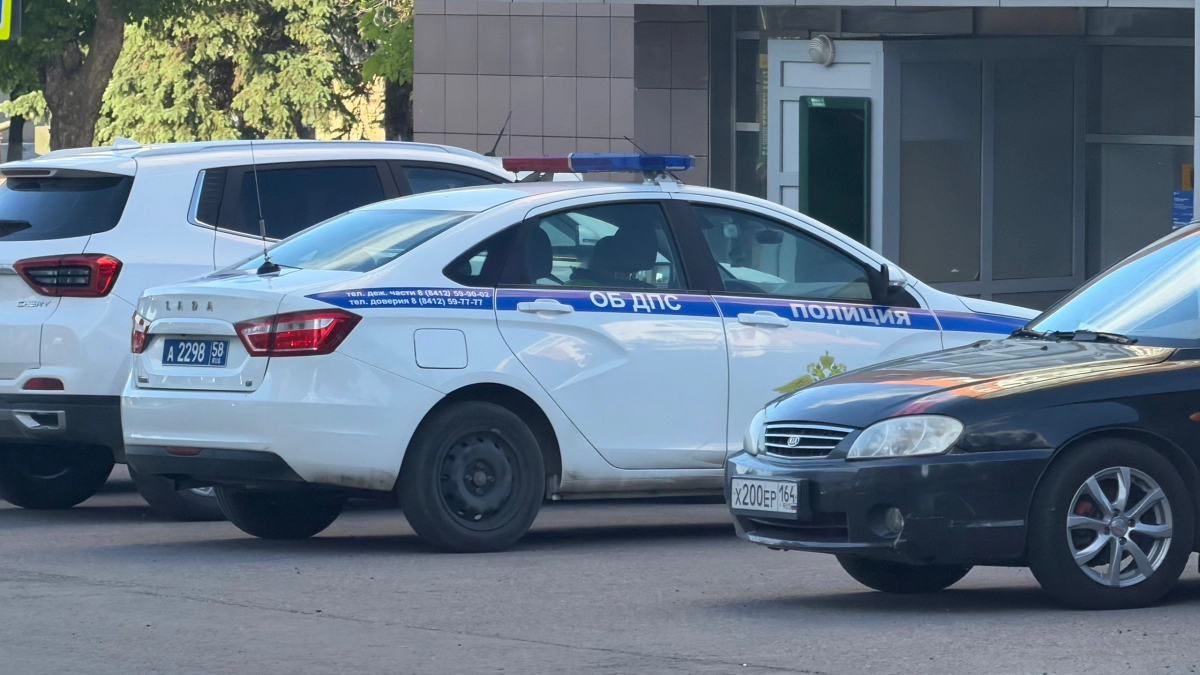 В Пензе возле дворца спорта «Буртасы» столкнулись автобус № 130 и троллейбус № 6