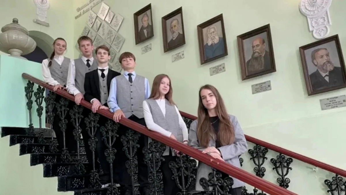 В честь 240-летия Пензенской классической гимназии № 1 обновили галерею выпускников