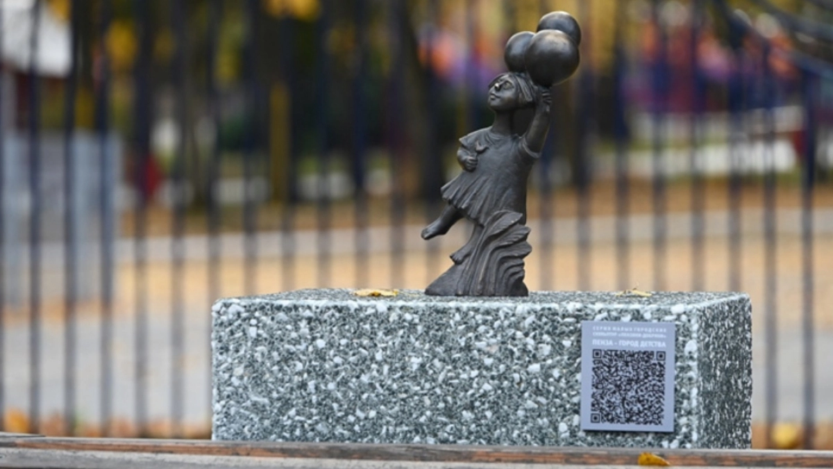 Таблички с QR-кодом разметили у всех миниатюр «Пензяки-добряки»