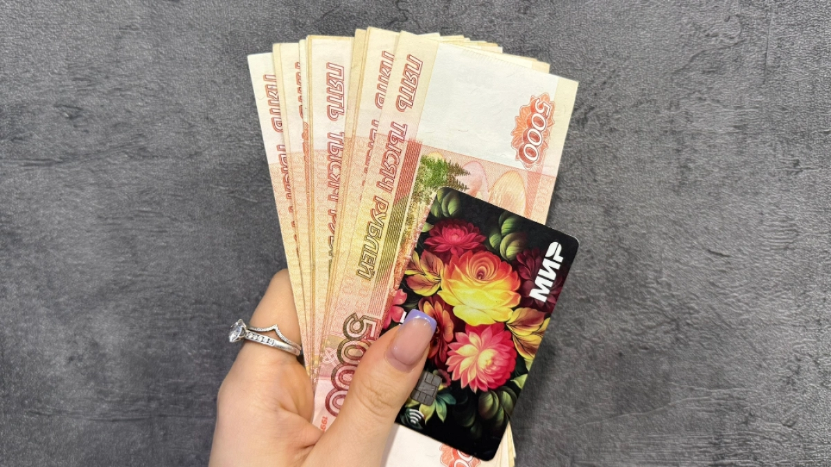 Перед судом предстанет 16-летняя жительница Каменки, укравшая деньги с чужой банковской карты