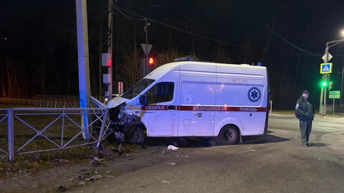 В Пензе на ул. Окружная произошло ДТП с участием скорой помощи: пострадали женщина и подросток