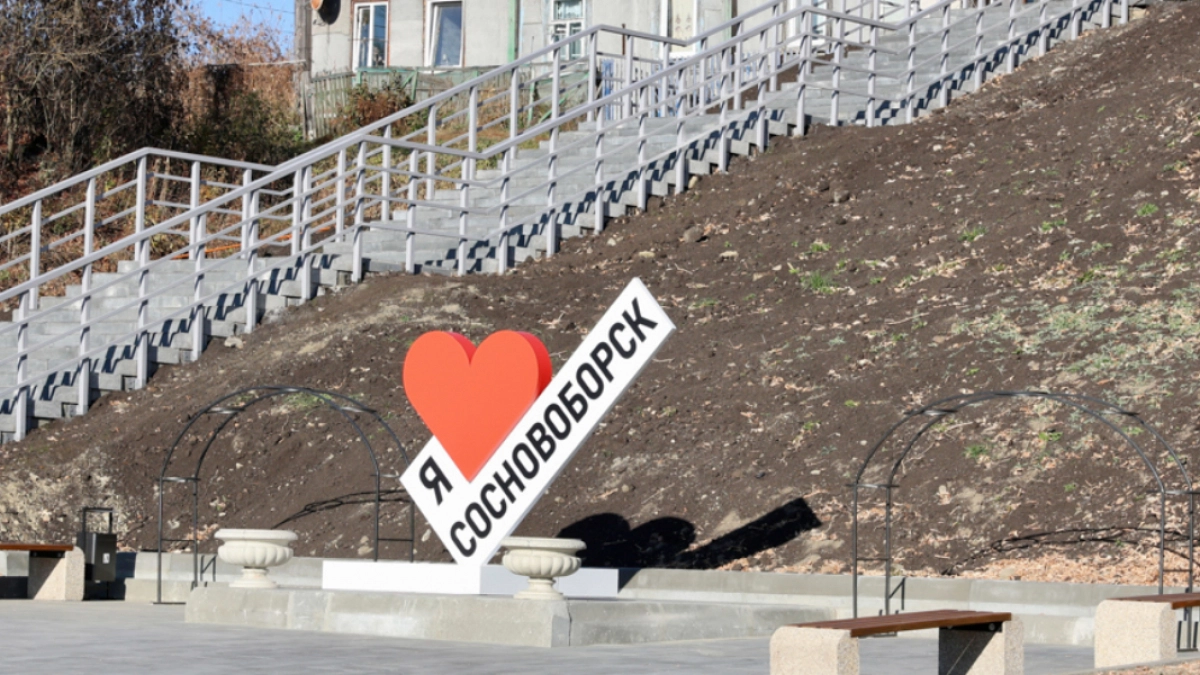 Олег Мельниченко оценил благоустройство территории у пруда «Горский» в Сосновоборске