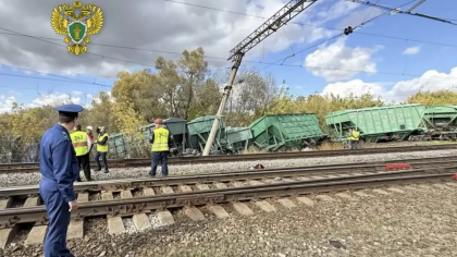 Пассажирский поезд Воркута-Адлер застрял в пути из-за ЧП с грузовыми вагонами