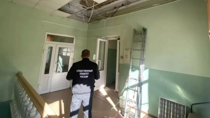 В Пензе во время занятий в медколледже рухнул потолок