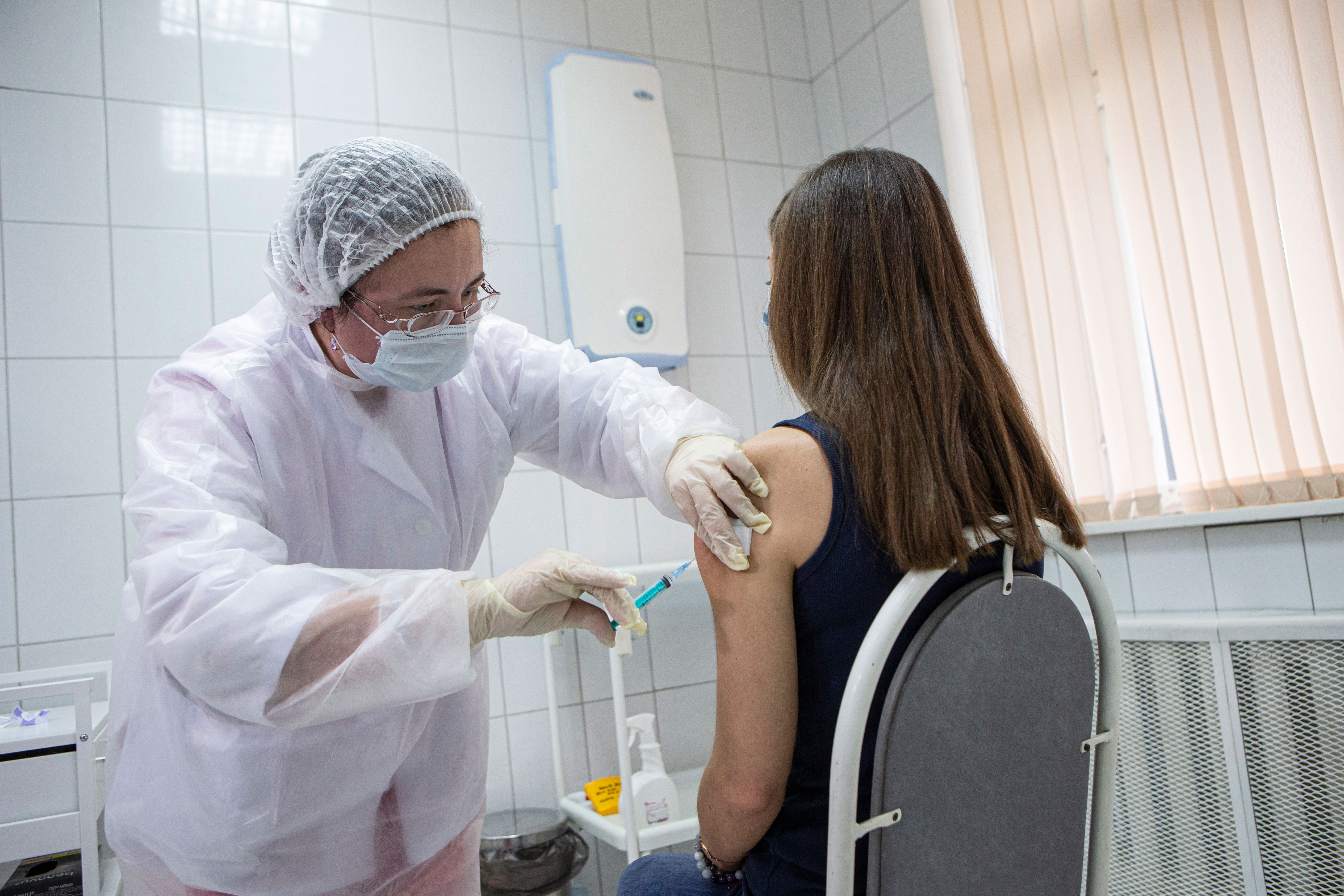 "Не вы их рожали": в Пензе родители против вакцинации подростков