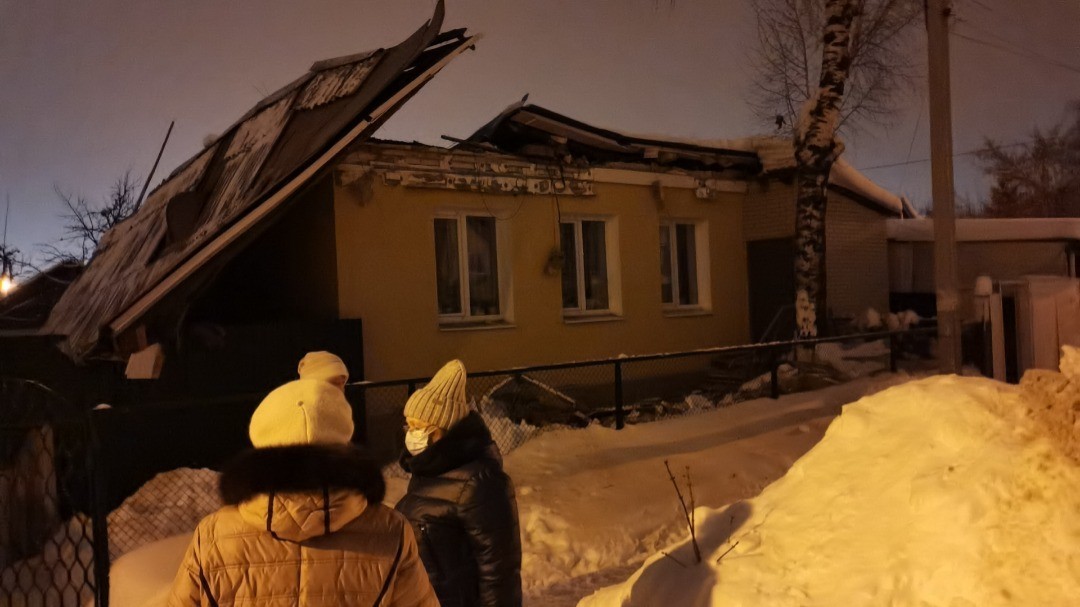 В Пензе из-за снега рухнул жилой дом: бабушке нужна помощь