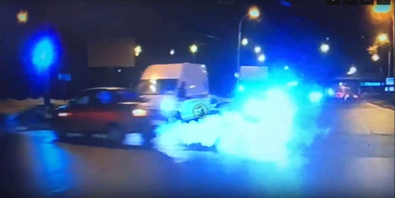 Очевидцы сняли на видео ДТП в Пензе, где скорая влетела в легковушку