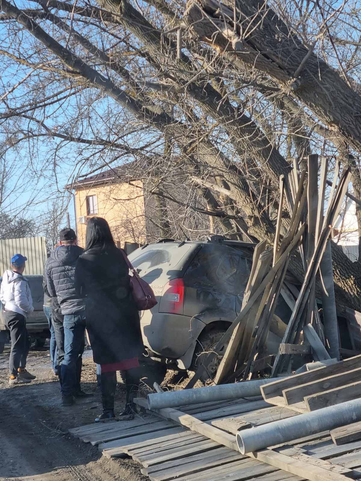 В Пензенской области водитель снёс забор