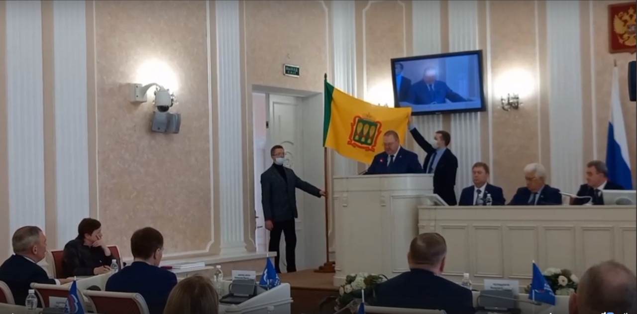 Олег Мельниченко представил новый флаг Пензенской области: видео