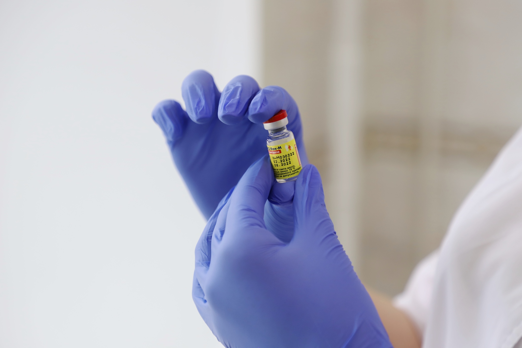 Привиться перед каникулами: в Пензу доставили партию вакцины от ковида для подростков