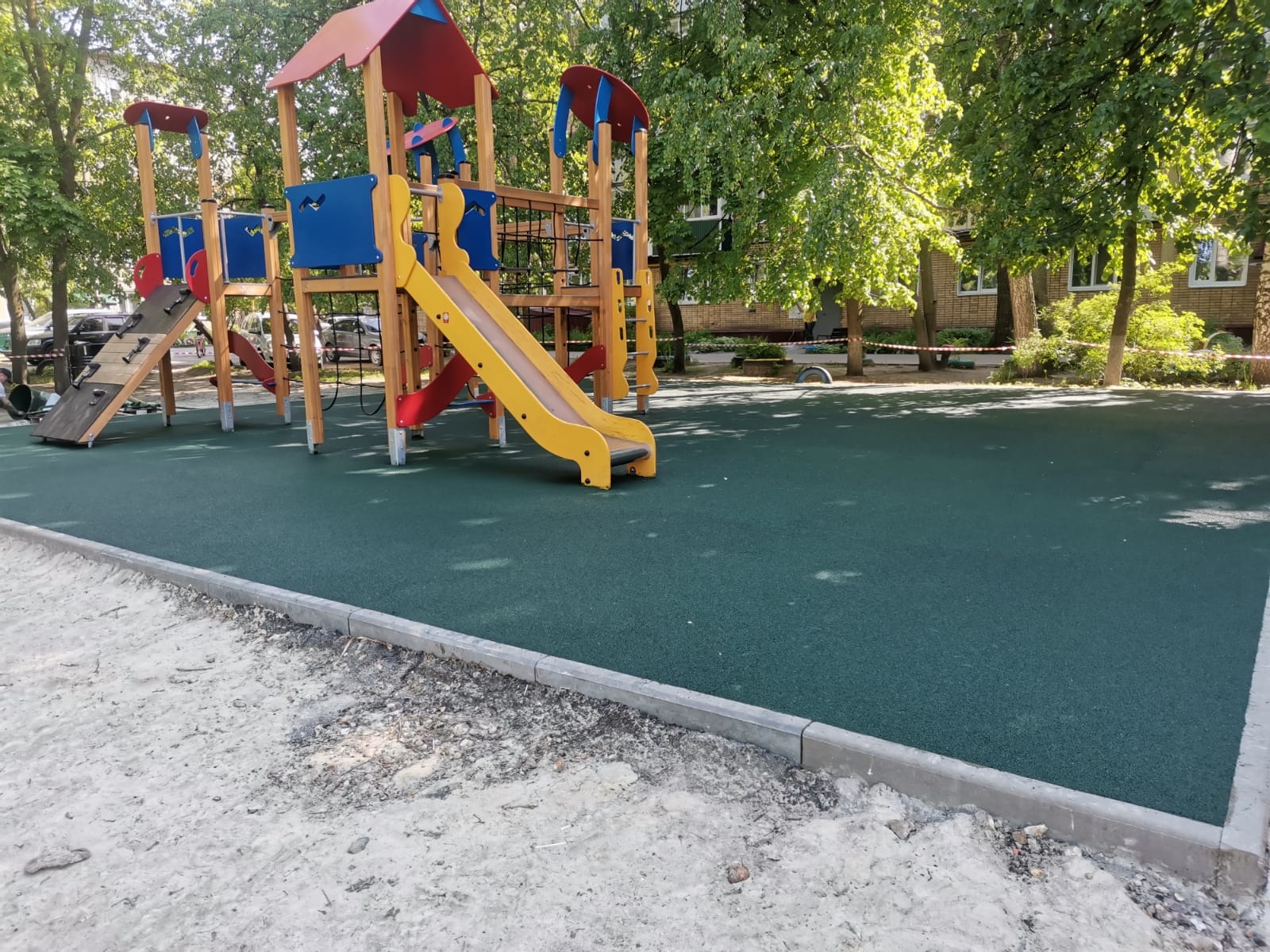 В Кузнецке «прорезинят» восемь детских площадок 