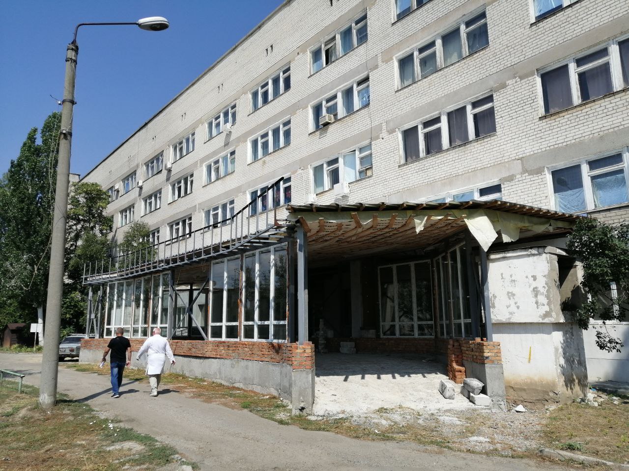 Пензенские специалисты осмотрели больницу в городе Токмак 