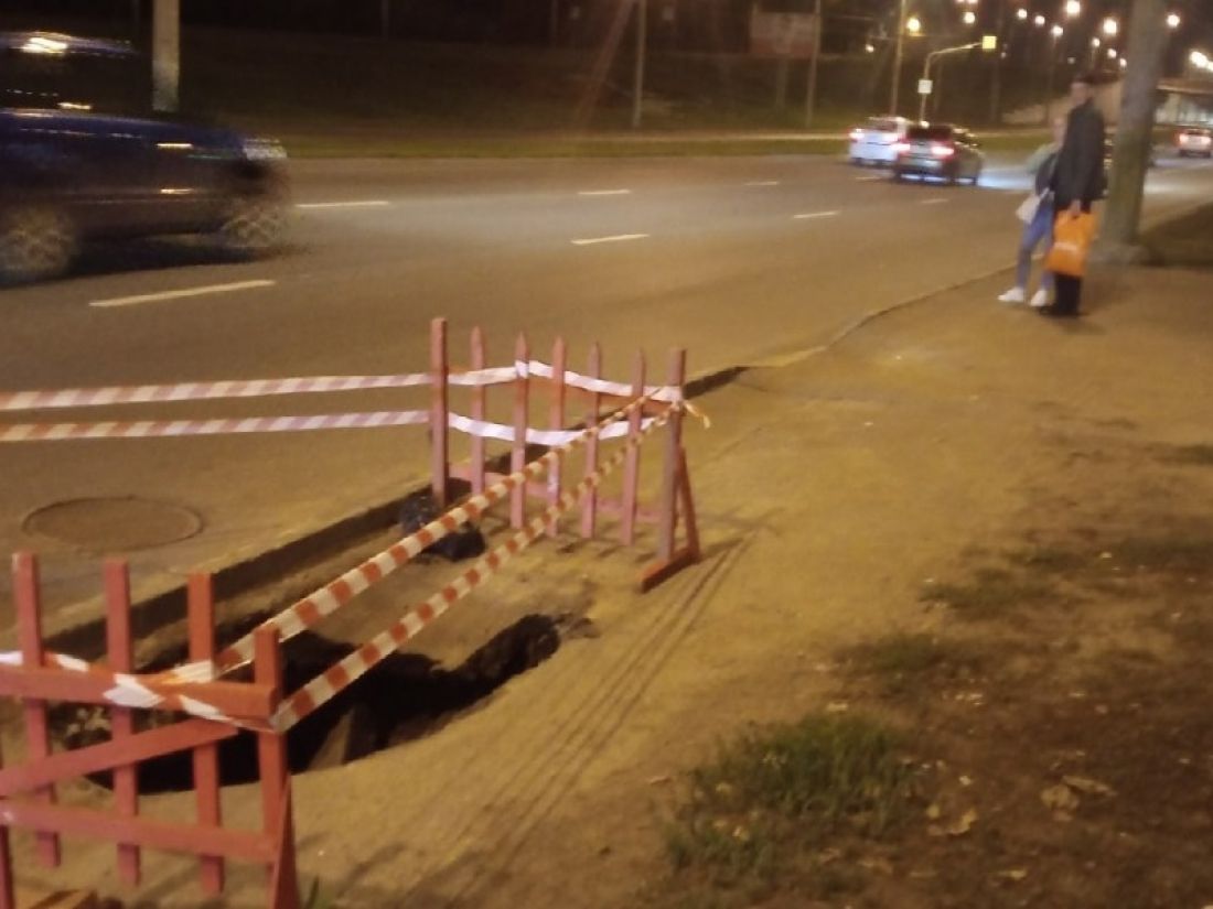 В Пензе на Суворова обрушилась часть тротуара