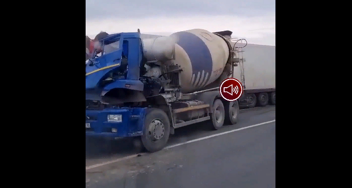 Фура и бетономешалка столкнулись в Пензенской области: опубликовано видео с места ДТП 