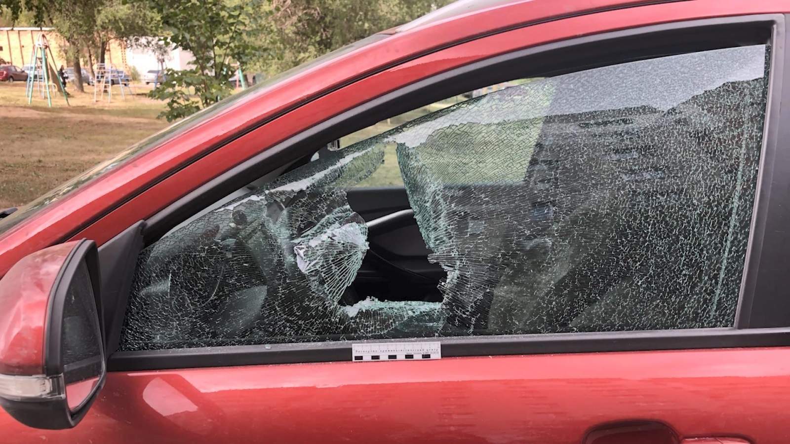 В Пензе несколько автомобилей пострадали от рук ночного вора