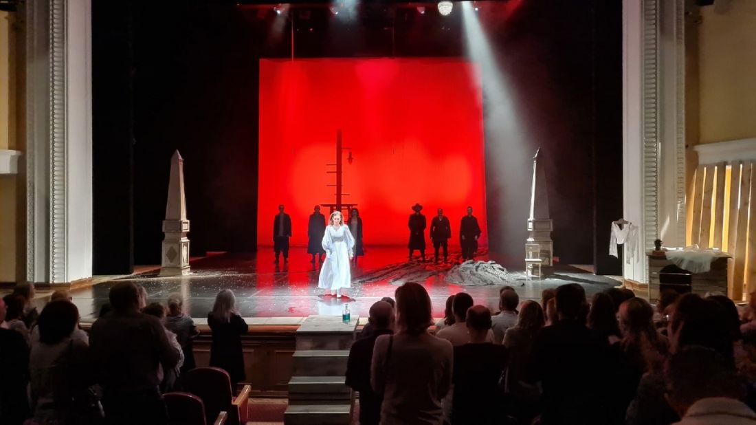 В Пензенском драмтеатре показали премьеру спектакля "На бойком месте"