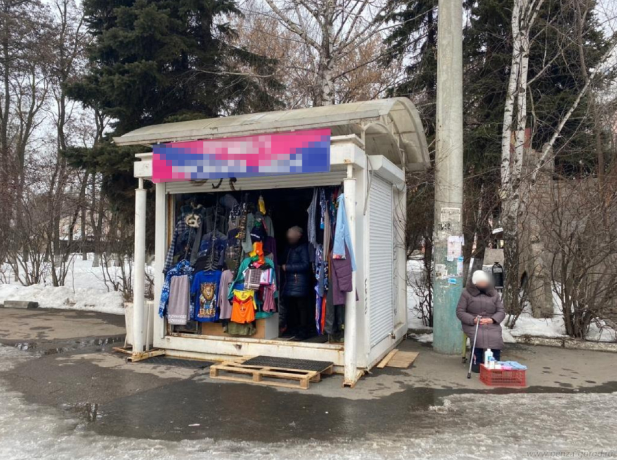 В Пензе убрали торговый павильон на улице Циолковского