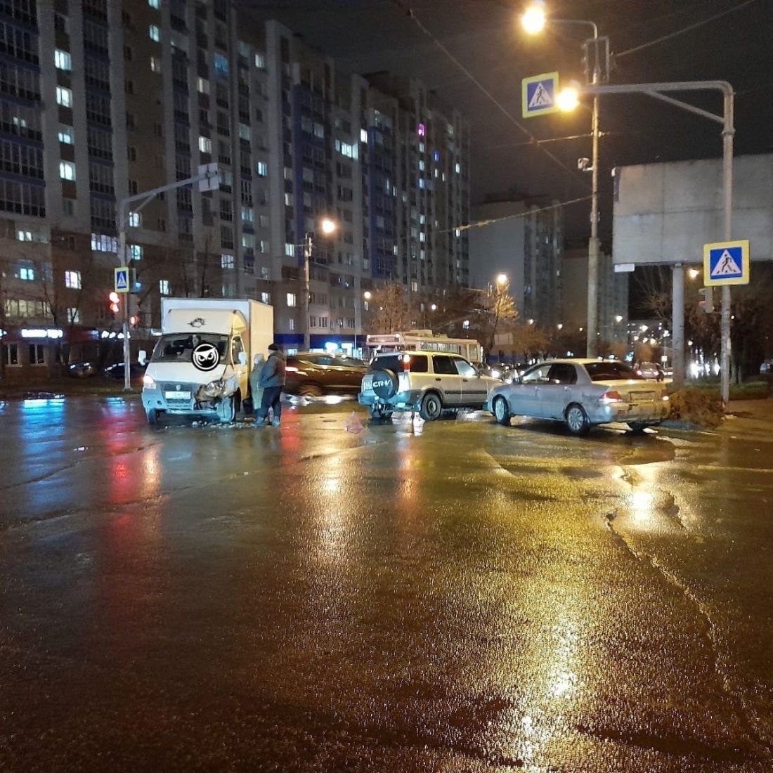На перекрестке улиц Рахманинова и Тернопольской в Пензе столкнулись ГАЗель и кроссовер