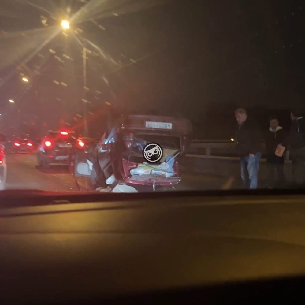 В Пензе на Терновском мосту перевернулся автомобиль: из-за ДТП образовалась пробка