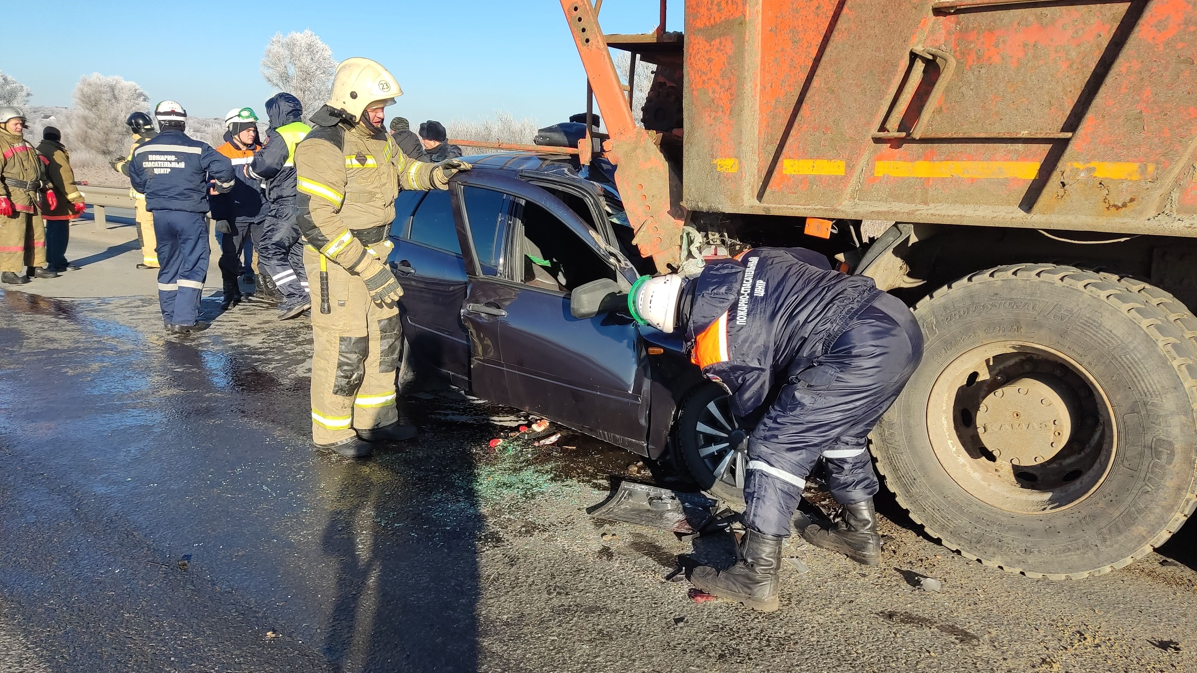 В аварии на трассе в Пензенской области от удара зажало водителя и пассажира легковушки