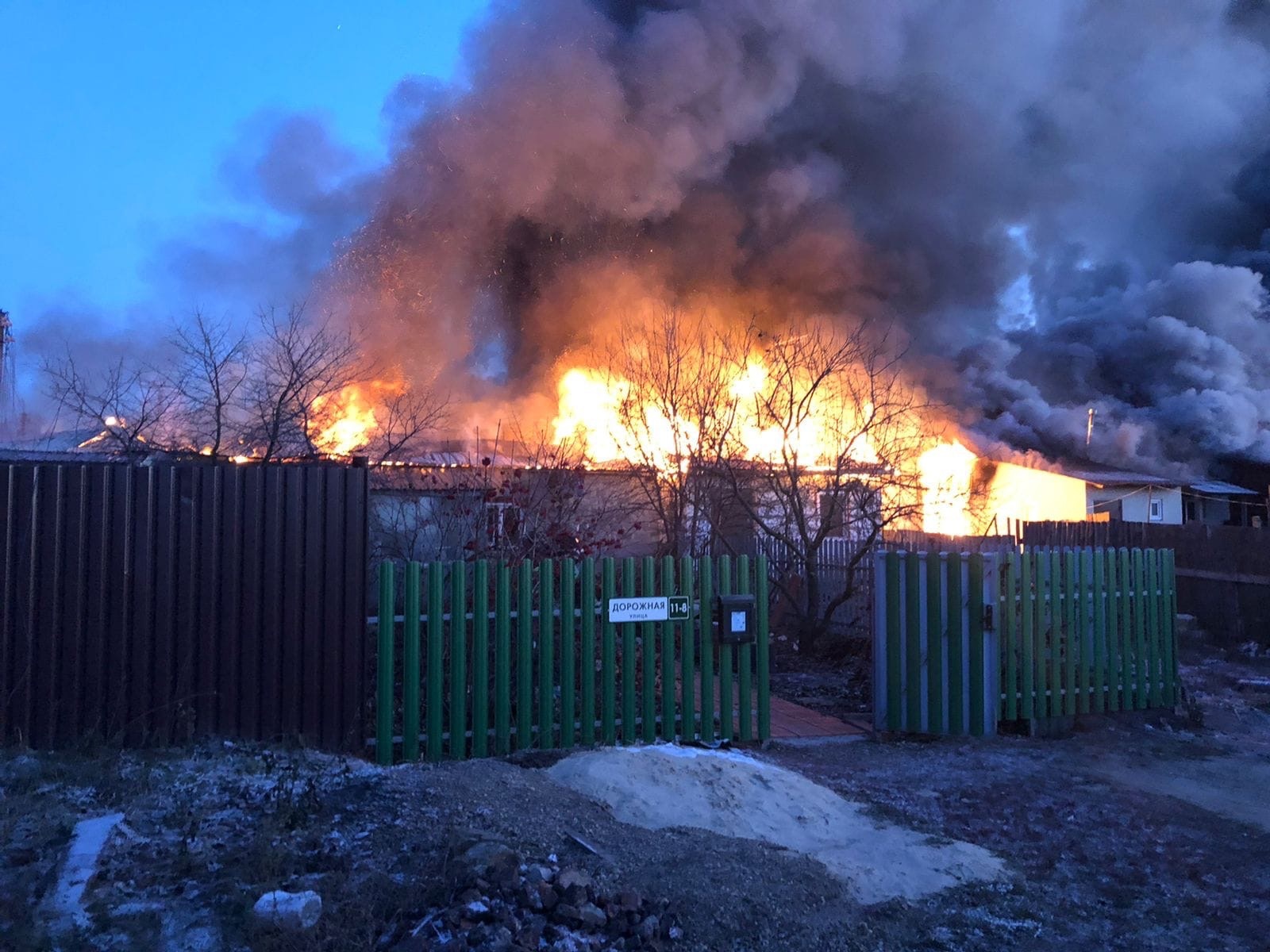 В поселке Мичуринский Пензенской области вспыхнул частный дом 